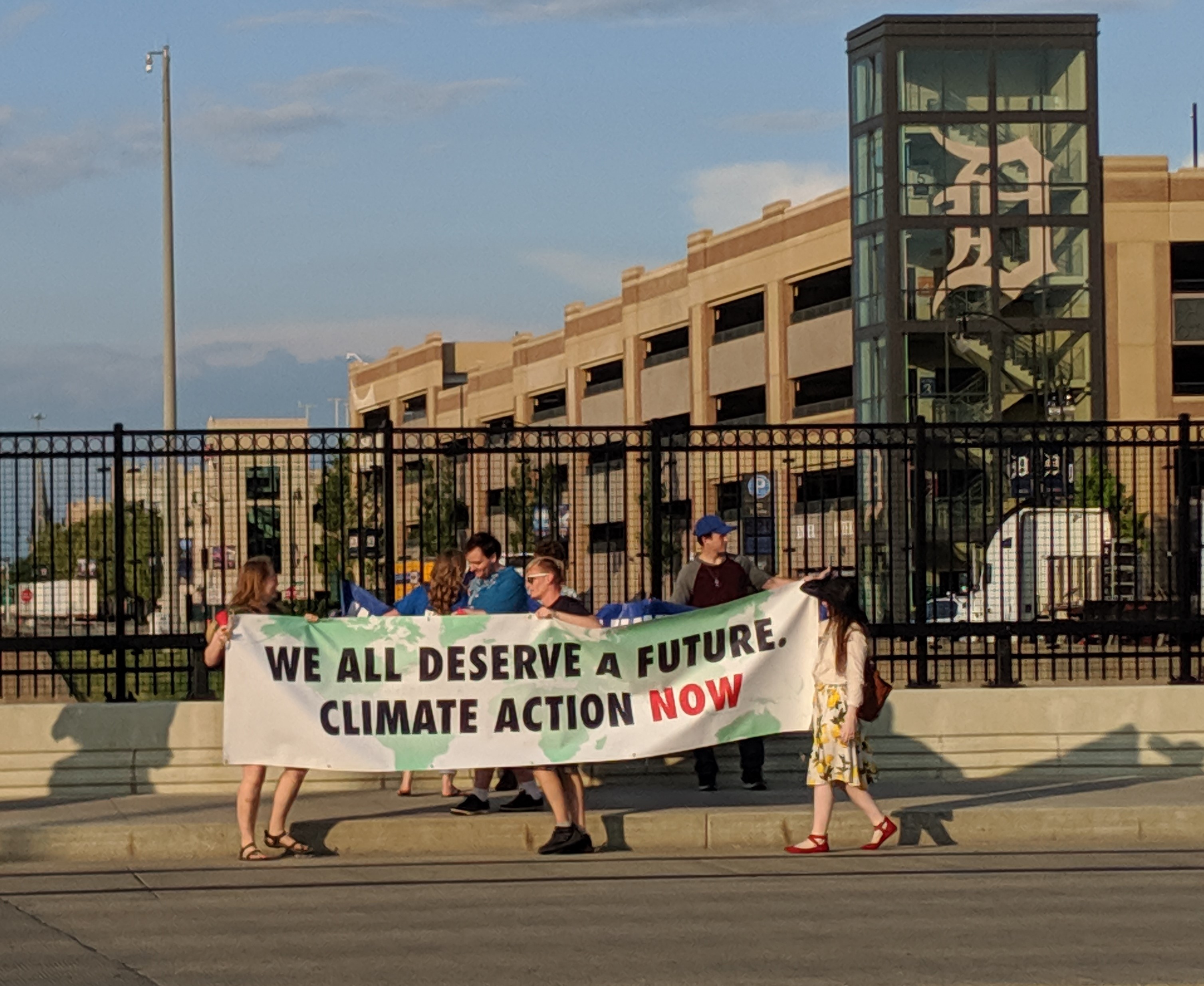 People holding banner in Detorit: "We all deserve a future! Climate action now! [Credit Jennifer Schlicht]"