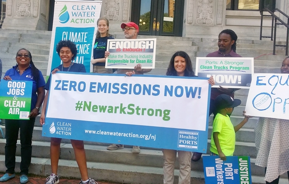 Kim Gaddy and Clean Water Action at a Ports Motorcade Rally for Clean Air & Good Jobs. Photo by Jeanette Mitchell