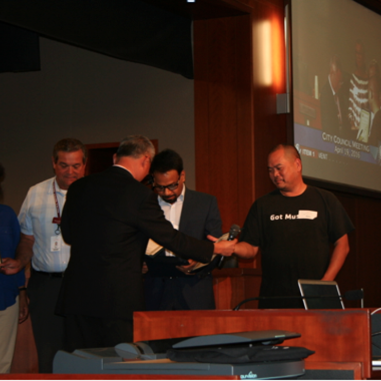 Mayor Barry Chang gives an award to David Eng, co-owner of J&amp;J Hawaiian. 