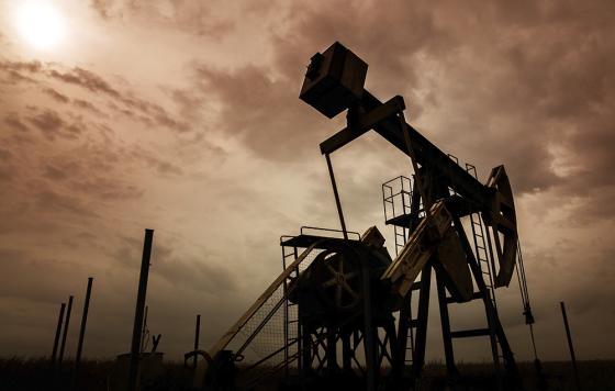 Oil and gas well silhouette photo: shutterstock, Calin Tatu