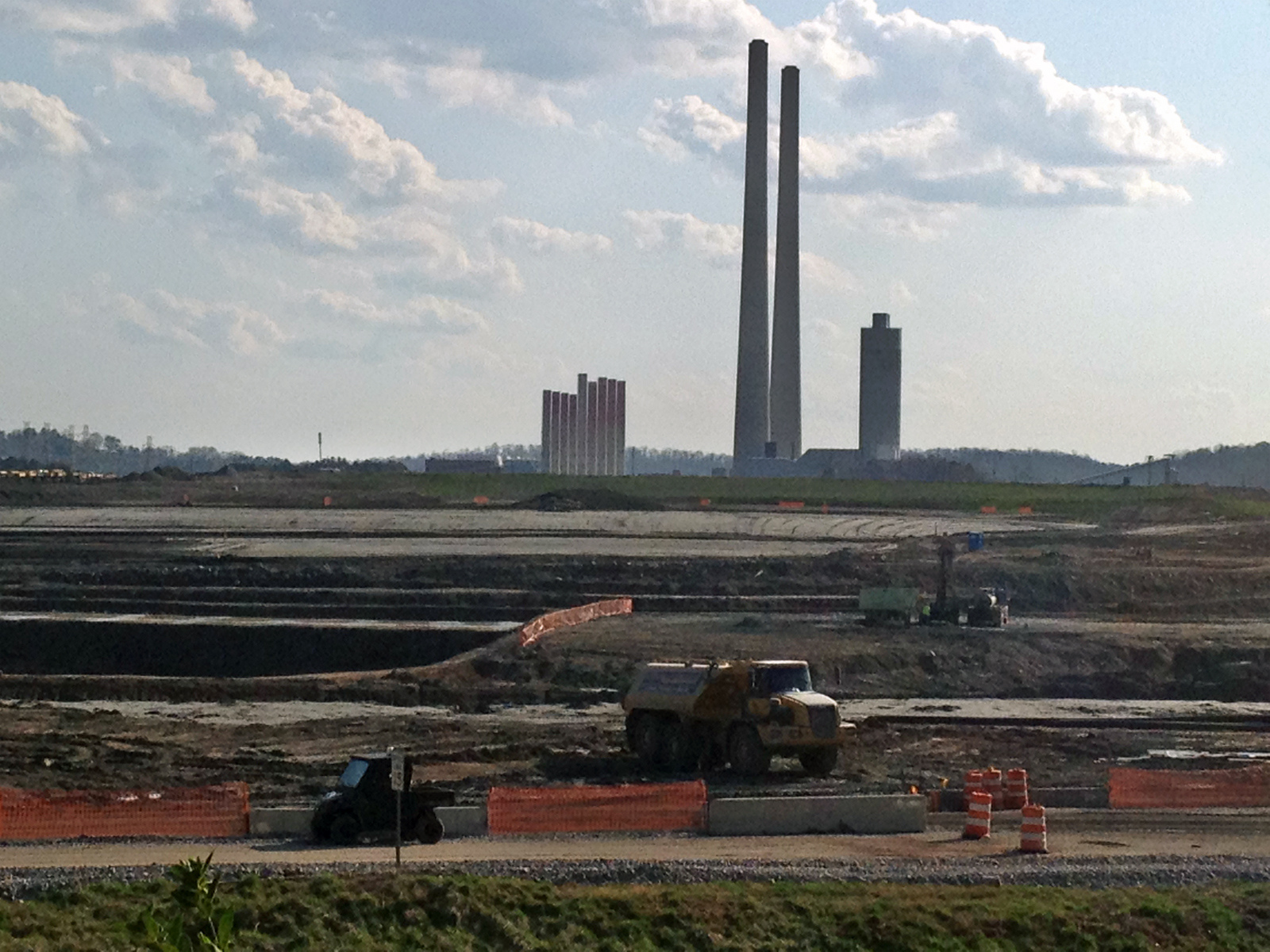 Coal Ash at TVA's Kingston Fossil Plant / photo: flickr.com/appvoices (CC BY 2.0) Coah ash