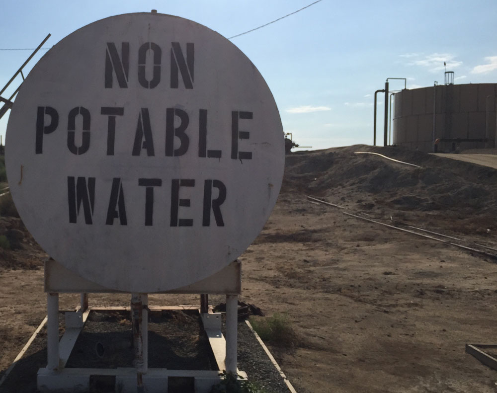 Water tank in Kern County. Credit: Andrew Grinberg / Clean Water Action